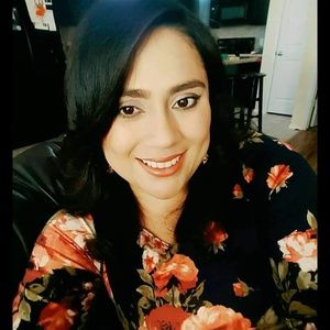 Meet your Posher, Claudia